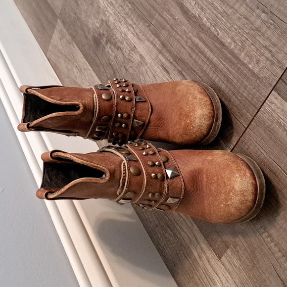 Circle G distressed leather bootie - Picture 2 of 11